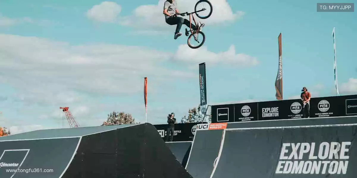 装备升级，潮流同款等你 Pick！🎁👟 专业品质，助力每一次突破！